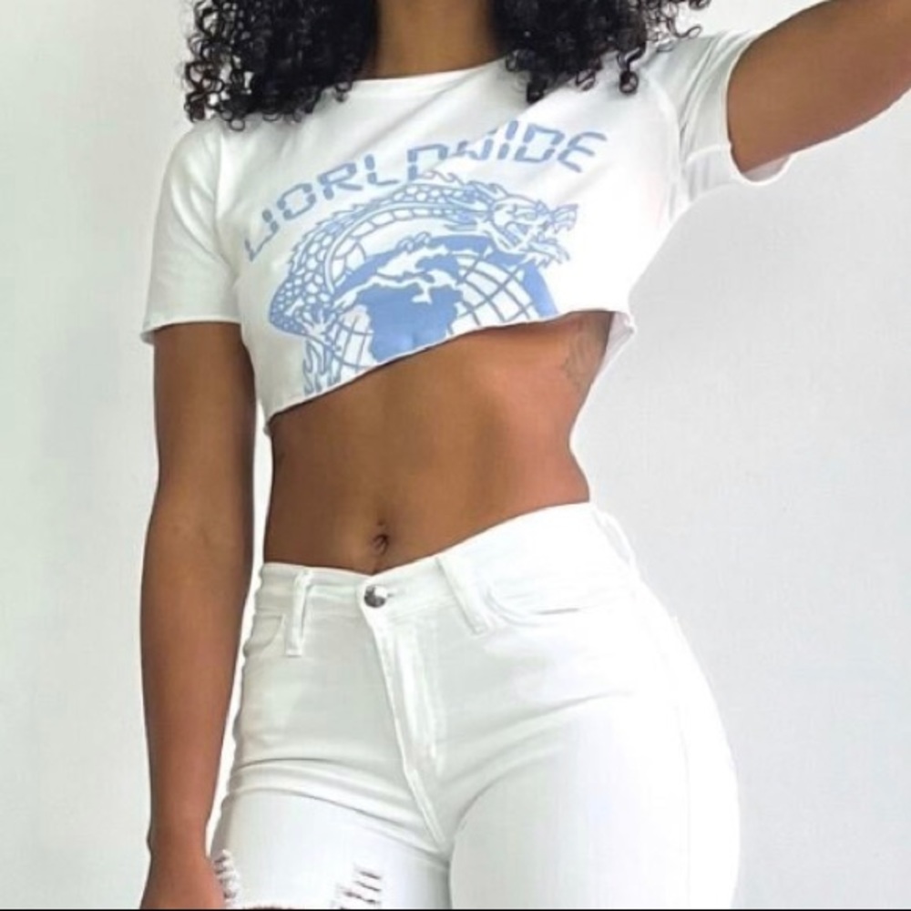 Worldwide Cropped tee. NWT. Size medium.